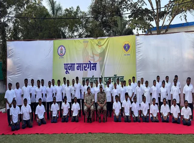 Chhatisgarh news: बीजापुर में सुरक्षाबलों को मिली बड़ी कामयाबी 52 नक्सलियों ने किया सरेंडर।