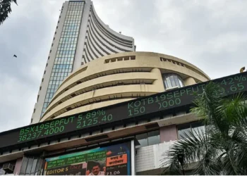 2026 के पहले दिन शेयर बाजार में सपाट कारोबार, ITC के शेयर में 10% की भयावह गिरावट