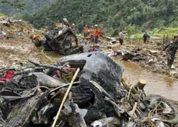 इंडोनेशिया के जावा द्वीप में भूस्खलन। 21 लोगों की मौत। पढ़िए पूरी खबर।