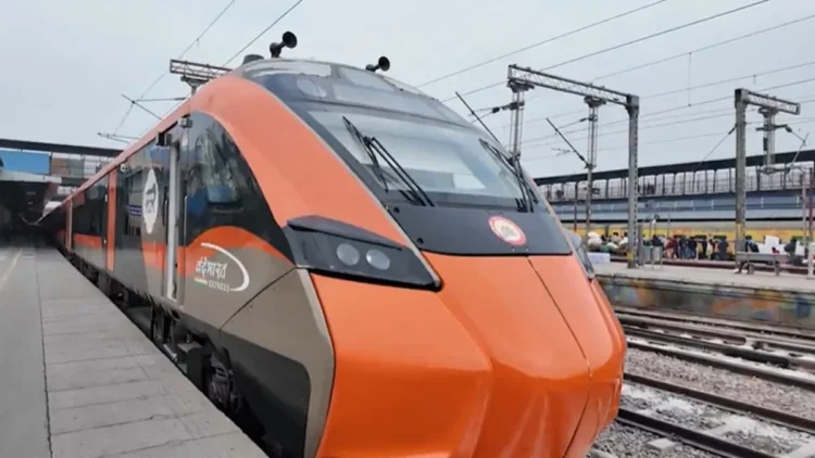 पहली वंदे भारत स्लीपर ट्रेन को कल हरी झंडी दिखाकर रवाना करेंगे प्रधानमंत्री नरेंद्र मोदी