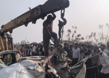 Chhatisgarh news: धमतरी में भीषण सड़क हादसा। 4 लोगो की गई जान।