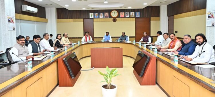 मुख्यमंत्री श्री विष्णु देव साय की अध्यक्षता में आज यहां मंत्रालय महानदी भवन में आयोजित कैबिनेट की बैठक में महत्वपूर्ण निर्णय लिए गए –