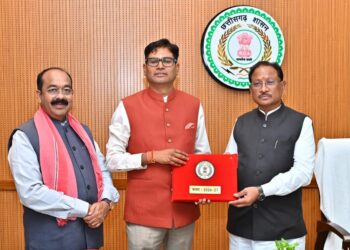 मुख्यमंत्री श्री विष्णु देव साय से आज विधानसभा परिसर स्थित उनके कक्ष में वित्त मंत्री श्री ओपी चौधरी ने वित्तीय वर्ष 2026-27 का बजट प्रस्तुत करने से पूर्व मुलाकात की