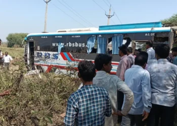 बलौदाबाजार में भीषण सड़क हादसा : बस को ट्रक ने मारी पीछे से जोरदार टक्कर, 5 की गई जान; 17 की हालत नाजुक