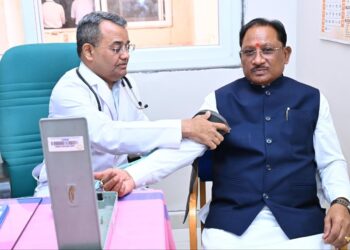 स्वास्थ्य के प्रति जागरूकता का संदेश: मुख्यमंत्री श्री विष्णुदेव साय ने विधानसभा परिसर में तीन दिवसीय स्वास्थ्य शिविर का किया शुभारंभ