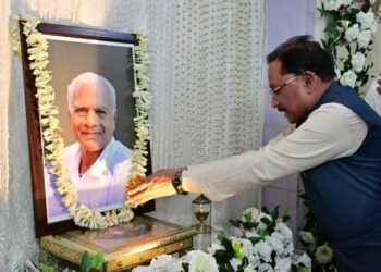 मुख्यमंत्री श्री विष्णुदेव साय ने लोकतंत्र सेनानी स्वर्गीय महावीर प्रसाद जैन को दी श्रद्धांजलि