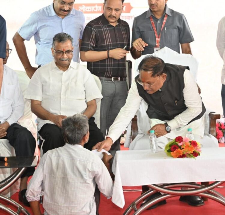 संवेदनशील नेतृत्व की मिसाल: मुख्यमंत्री श्री साय ने दिव्यांग चंदूलाल की सुनी पुकार, मिनटों में मिला समाधान