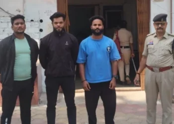 भिलाई में गैस एजेंसी में दबंगई! सिलिंडर की लाइन में लगे ग्राहक को बाउंसरों ने पीटा, पुलिस ने 3 को दबोचा