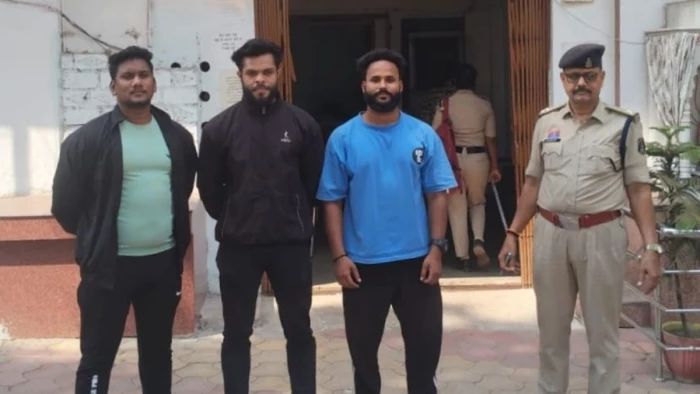 भिलाई में गैस एजेंसी में दबंगई! सिलिंडर की लाइन में लगे ग्राहक को बाउंसरों ने पीटा, पुलिस ने 3 को दबोचा