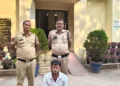 Raigarh News : सड़क पर मामूली कहासुनी के बाद गैस ऑफिस में घुसकर डिलीवरी बॉय से मारपीट करने वाला युवक गिरफ्तार