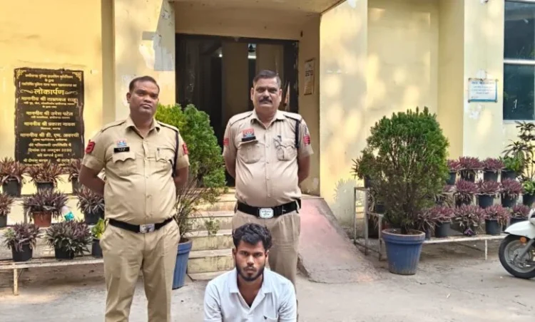 Raigarh News : सड़क पर मामूली कहासुनी के बाद गैस ऑफिस में घुसकर डिलीवरी बॉय से मारपीट करने वाला युवक गिरफ्तार