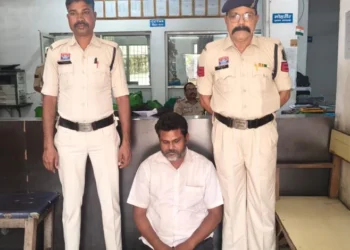 Raigarh News : रायगढ़ में “ऑपरेशन अंकुश” के तहत सट्टा पर कार्रवाई, रेलवे बंगलापारा व बेलादुला में सट्टा के साथ 3 आरोपी गिरफ्तार