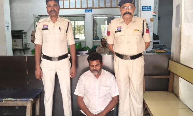 Raigarh News : रायगढ़ में “ऑपरेशन अंकुश” के तहत सट्टा पर कार्रवाई, रेलवे बंगलापारा व बेलादुला में सट्टा के साथ 3 आरोपी गिरफ्तार