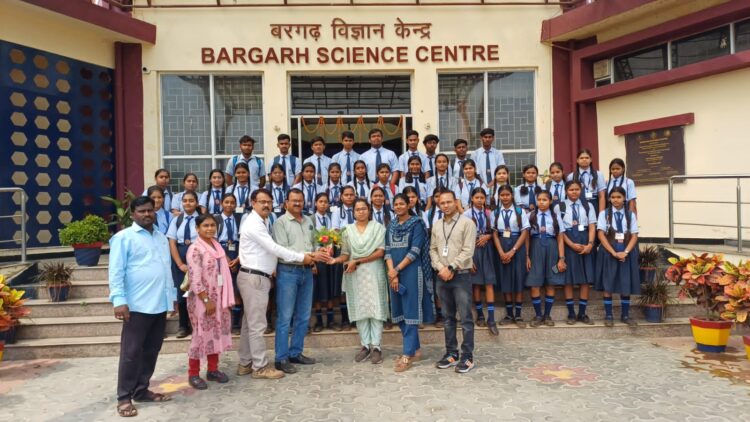 *पीएम श्री कोण्डातराई स्कूल के बच्चों ने लिया ज्ञान का नया अनुभव, शैक्षणिक भ्रमण से बढ़ा आत्मविश्वास और समझ*