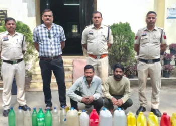 Raigarh News : रायगढ़ जिले में “ऑपरेशन आघात” के तहत एक ही दिन 919 लीटर अवैध शराब और 2 बाइक जब्त — 36 आरोपी गिरफ्तार