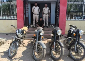 Raigarh News : रायगढ़ पुलिस ने दुपहिया वाहन चोर गिरोह का किया भंडाफोड़ — 1 आरोपी व 5 विधि से संघर्षरत बालक पकड़े गए