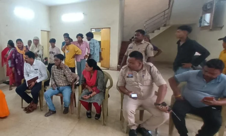 Raigarh News : रामनवमी पर जिला प्रशासन की कार्रवाई: नाबालिग का विवाह रुकवाया, परिवार को दी गई समझाइश