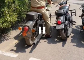 Raigarh News : मॉडिफाई साइलेंसर पर रायगढ़ पुलिस का विशेष अभियान — 11 वाहन पकड़े गए, साइलेंसर हटाकर की गई चालानी कार्रवाई