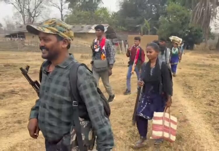 बस्तर में लाल आतंक का सूर्यास्त, 25 लाख का इनामी कमांडर पापाराव 17 माओवादियों के साथ सरेंडर को निकला, कल IG के सामने समर्पण