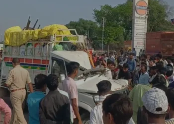 यूपी: कौशांबी में भीषण सड़क हादसा, तीन बच्चों समेत आठ लोगों की मौत, पहुंची पुलिस, मचा हड़कंप