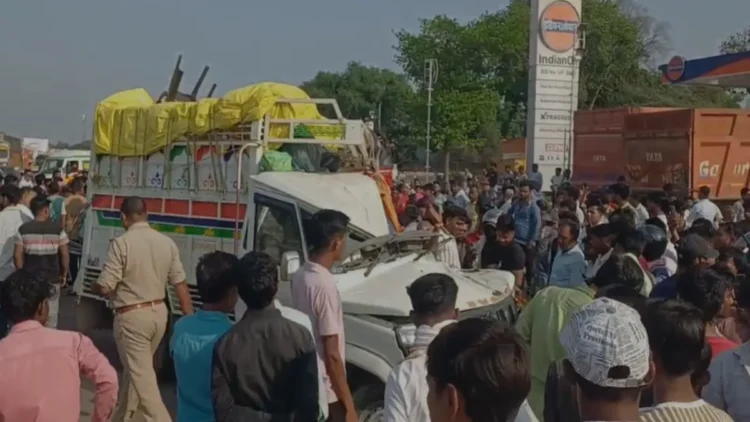 यूपी: कौशांबी में भीषण सड़क हादसा, तीन बच्चों समेत आठ लोगों की मौत, पहुंची पुलिस, मचा हड़कंप