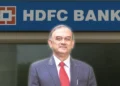 HDFC बैंक में बड़ा झटका! चेयरमैन अतनु चक्रवर्ती का अचानक इस्तीफा, बैंकिंग जगत में मची खलबली