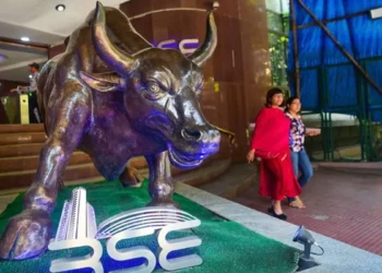 झूम उठा घरेलू शेयर बाजार, खुलते ही सेंसेक्स 1040 अंक उछला, निफ्टी फिर 22,800 के पार, इन स्टॉक्स में मंगल