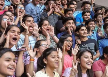 बिहार बोर्ड की 10वीं क्लास का रिजल्ट घोषित, पुष्पांजलि और सबरीन ने किया टॉप; जानें कहां और कैसे देखें अपना परिणाम