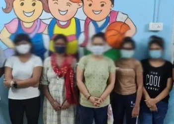 Sex Racket Busted In Bhilai: भिलाई शहर की इस कॉलोनी में चल रहा था सेक्स रैकेट का धंधा, पुलिस की रेड से मची भगदड़; 7 लड़कियों समेत कई गिरफ्तार