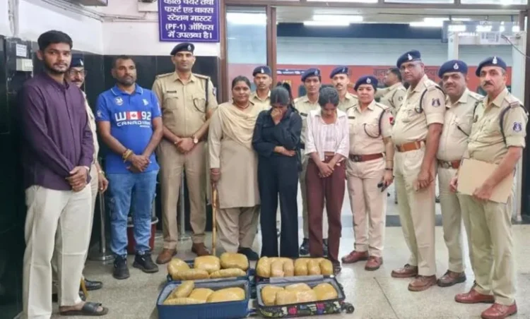 Chhattisgarh news: रायपुर में बड़ी करवाई; वंदे भारत में गांजे की तस्करी करते हुए 2 लड़कियां गिरफ्तार