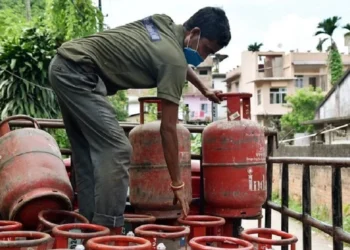 Gas Cylinder New Rule 2026: LPG को लेकर सरकार का नया नियम, इतने किलो वाले सिलेंडर पर लगाई रोक, लागू किया नया वितरण सिस्टम
