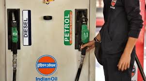 Petrol Diesel Price Today: कच्चे तेल की कीमतों में फिर लगी आग, टंकी फुल करवाने से पहले चेक करें पेट्रोल-डीजल का लेटेस्ट रेट
