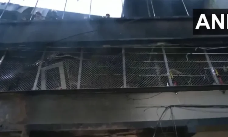 Indore Fire News: चार्जिंग प्वाइंट की चिंगारी से घर में लगी भीषण आग, 7 लोगों की मौत… पास में रखे 10 सिलिंडर भी फटे