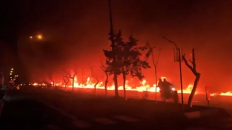 Israel US Iran War: अमेरिका और इजरायल ने ईरान के तेल भंडार टैंकों पर किया बड़ा हमला, देखें VIDEO