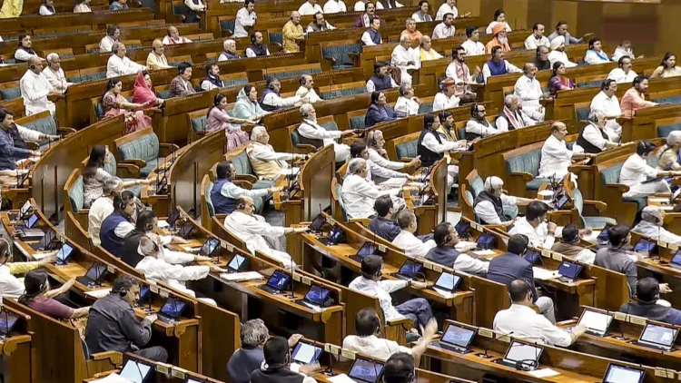 लोकसभा में अब 543 की जगह 816 सीटें, 33% होंगी महिलाओं के लिए आरक्षित; मोदी सरकार लाने जा रही बिल