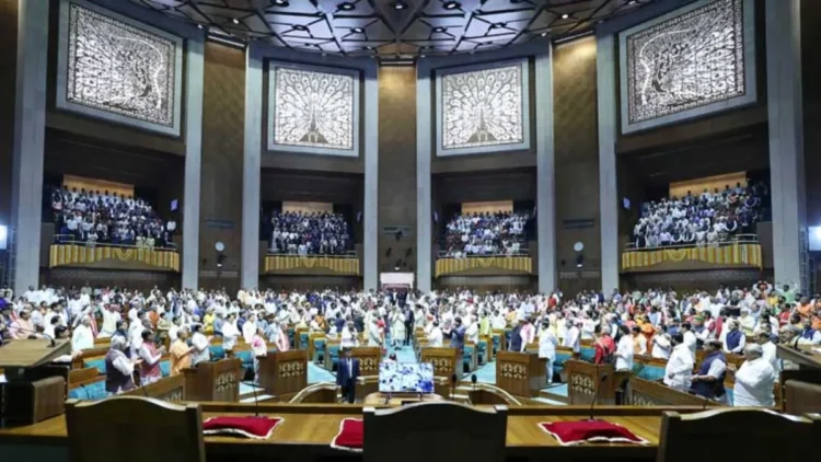 EPF पेंशन में बढ़ोतरी करेगी सरकार? संसदीय समिति ने कहा- 1000 रुपये न सम्मानजनक और न ही पर्याप्त