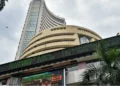 Stock Market Highlights: ट्रंप के बयान के बाद शेयर बाजार में जोरदार रिकवरी, सेंसेक्स 1372 और निफ्टी 400 अंक चढ़ा