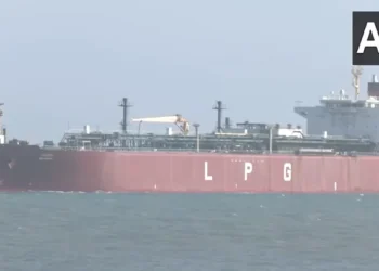 मुंद्रा पोर्ट पहुंचा LPG टैंकर ‘शिवालिक’, ईरान से सुरक्षित निकाले गए सैकड़ों भारतीय, शिपिंग और विदेश मंत्रालय का बड़ा अपडेट