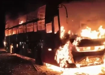 37 यात्रियों से भरी बस में लगी भीषण आग, विधायक भी थे मौजूद; मचा हड़कंप