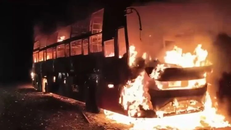 37 यात्रियों से भरी बस में लगी भीषण आग, विधायक भी थे मौजूद; मचा हड़कंप