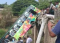 Karnataka Accident news: बड़ा हादसा; बेकाबू होकर गहरी नदी में गिरी यात्रियों से भरी बस, 40 से ज्यादा यात्री थे सवार