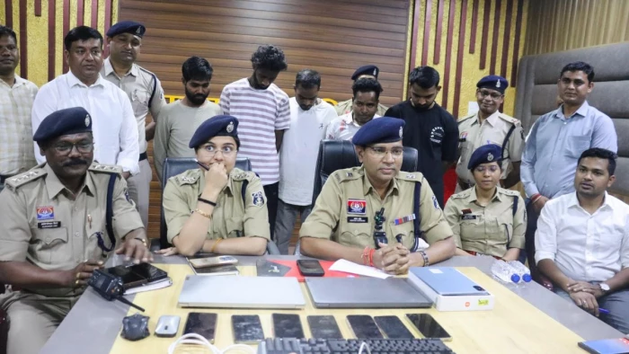 राजनांदगांव में सांई ऐप से आईपीएल सट्टे का बड़ा खेल, फार्महाउस में चल रहा था हाईटेक कंट्रोल रूम; 5 सटोरी गिरफ्तार