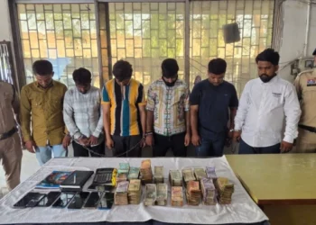 रायपुर में गोंदवारा ओवरब्रिज के नीचे चल रहा था ‘सट्टा दरबार’, हिस्ट्रीशीटर मंजीत सिंह समेत 6 गिरफ्तार