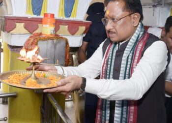 मुख्यमंत्री श्री विष्णु देव साय ने रायगढ़ के राजापारा स्थित भगवान जगन्नाथ मंदिर में की पूजा-अर्चना