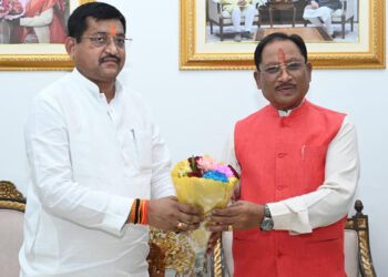 मुख्यमंत्री से उत्तरप्रदेश के राज्यमंत्री श्री रामकेश निषाद ने सौजन्य मुलाकात की