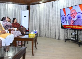 मुख्यमंत्री श्री विष्णुदेव साय ने आज राजधानी रायपुर स्थित मुख्यमंत्री निवास में प्रधानमंत्री श्री नरेंद्र मोदी के नारी शक्ति वंदन अधिनियम के सम्बन्ध में राष्ट्र के नाम प्रसारित संबोधन का श्रवण किया