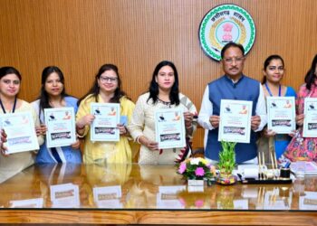 मुख्यमंत्री श्री विष्णु देव साय ने ‘अविस्मरणीय यात्रा’ पुस्तक का किया विमोचन