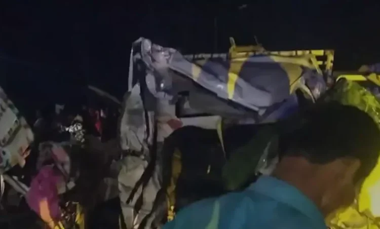 Katihar Road Accident: भीषण सड़क हादसा, बस और पिकअप वैन की भिड़ंत में 10 की मौत; 18 से ज्यादा घायल