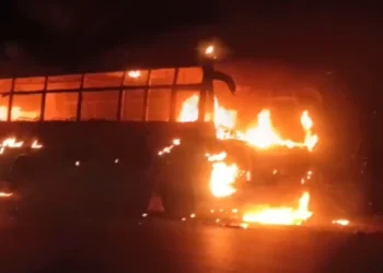 बालोद में बारातियों से भरी बस में लगी आग, खिड़की से कूदकर लोगों ने किसी तरह जान बचाई