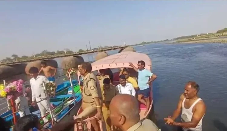 Mathura News: बड़ा हादसा; श्रद्धालुओं से भरा स्टीमर डूबने से 9 लोगों की मौत, कई अब भी लापता